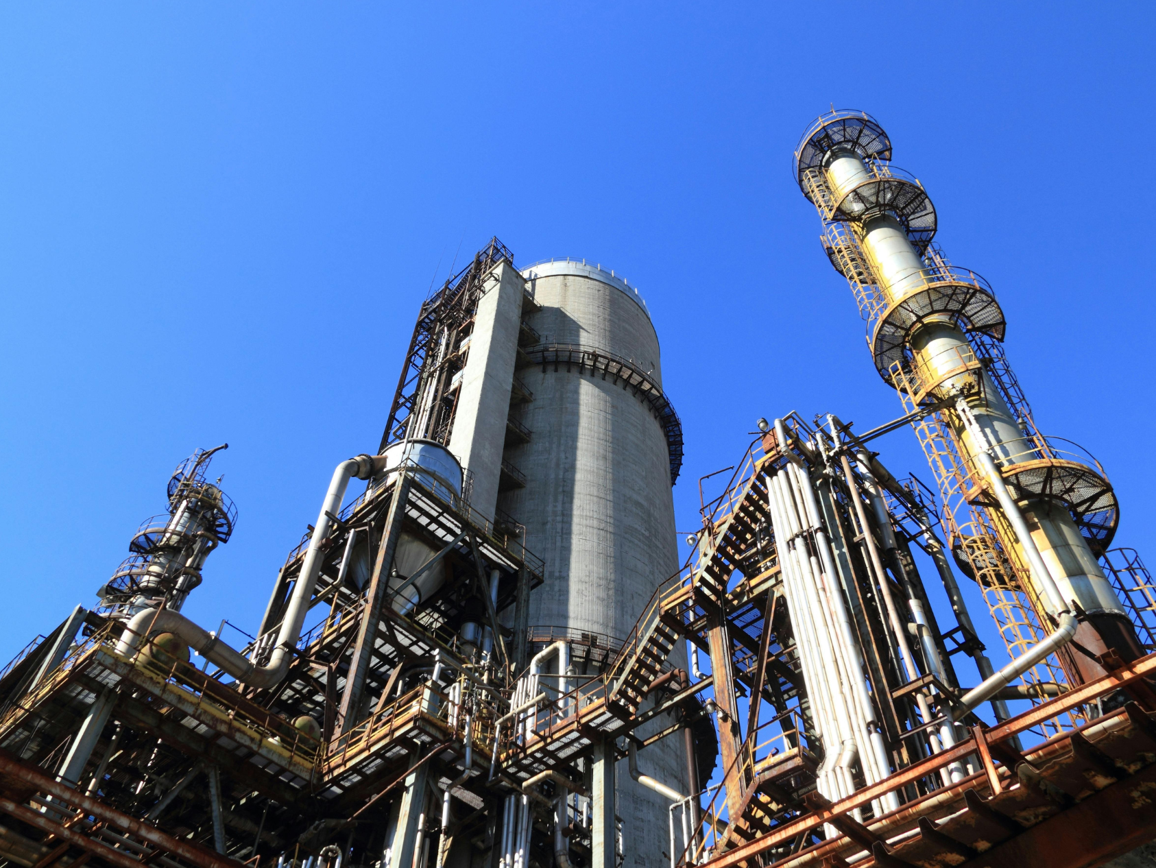 Navigating Risks and Opportunities in Oil Extraction: A PESTEL Analysis for Procurement Leaders